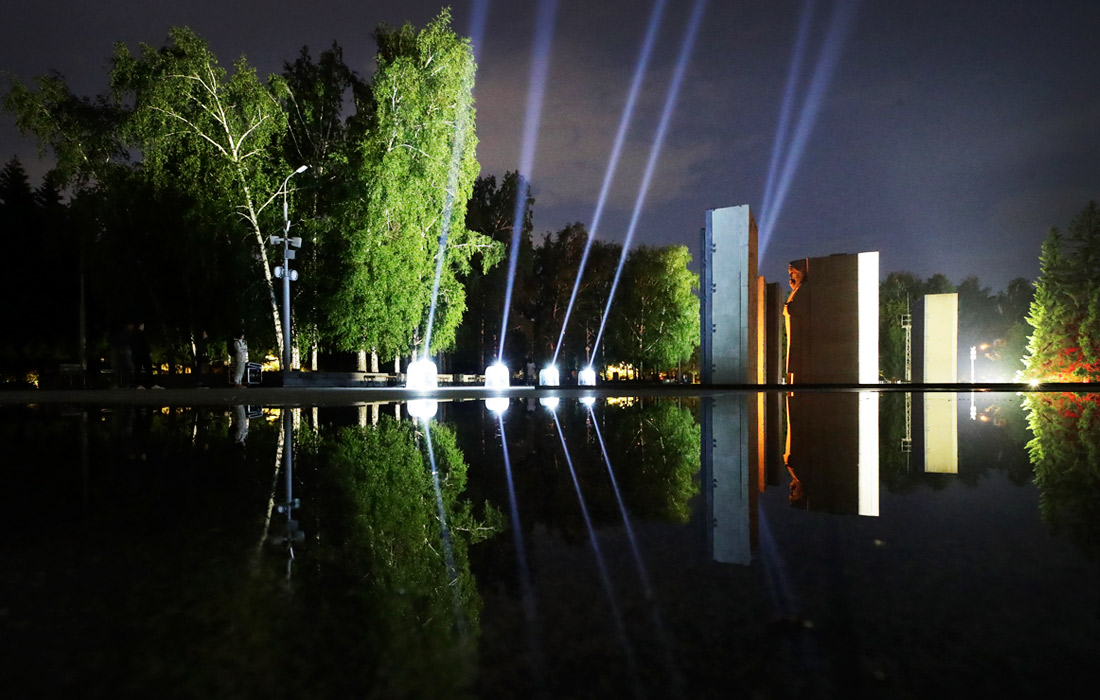 Патриотическая акция "Лучи Победы" в Новосибирске