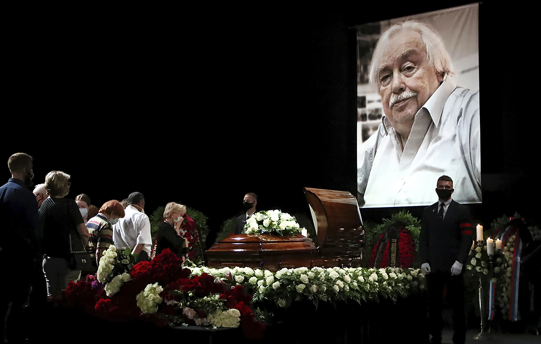 Прощание с тележурналистом, гендиректором "Общественного телевидения России" Анатолием Лысенко, который умер в воскресенье на 85-м году жизни, в Москве