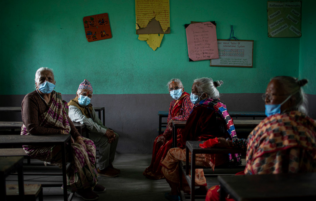 23 июня. В Непале началась вторая фаза вакцинации против COVID-19 для пожилых граждан.