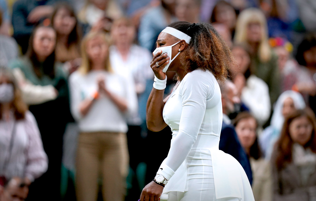 Американская теннисистка Серена Уильямс не смогла доиграть матч первого круга турнира Большого шлема Wimbledon против представительницы Белоруссии Александры Саснович. При счете 3:3 в первом сете Уильямс упала на колено, с трудом встала и не смогла продолжить дальнейшую борьбу в матче.