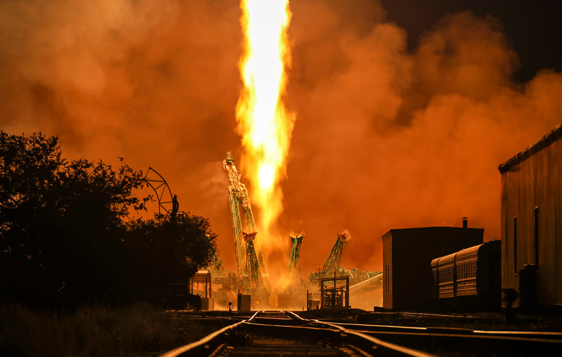 Ракета-носитель "Союз-2.1а", стартовавшая с космодрома Байконур в среду ночью, вывела на промежуточную орбиту транспортный грузовой корабль "Прогресс МС-17"