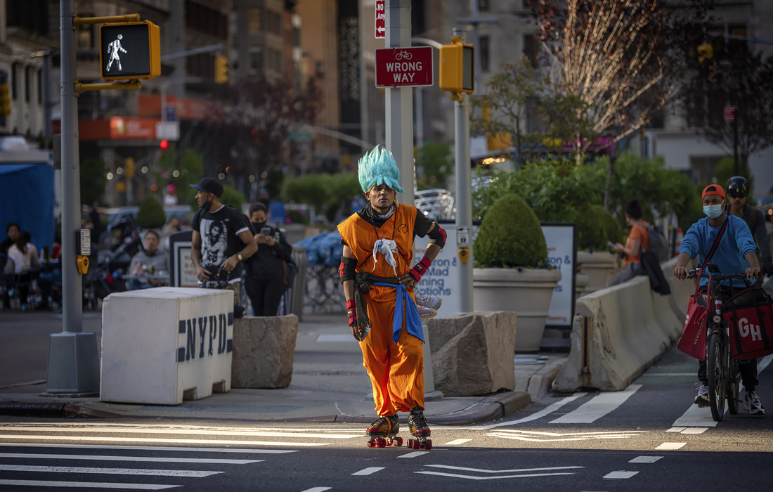 В Нью-Йорке отменили все ограничения, в том числе рекомендации по социальному дистанцированию и комендантский час в ресторанах
