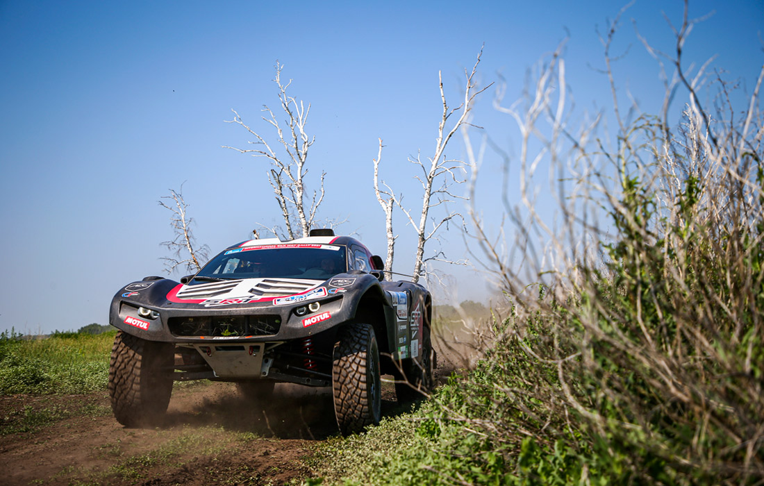 Российский этап международного ралли "Шелковый путь" стартовал в Омске