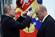 Президент России Владимир Путин вручил режиссеру орден "За заслуги перед Отечеством" II степени в Кремле. 24 мая 2017 года.