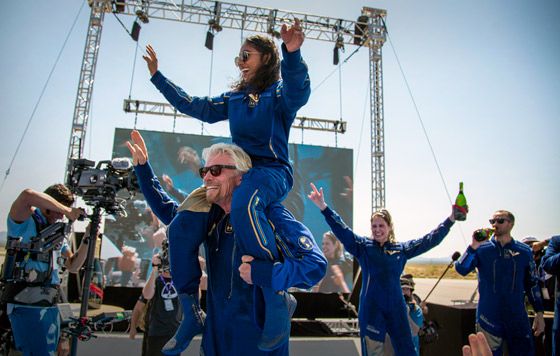 Миллиардер Ричард Брэнсон совершил суборбитальный полет