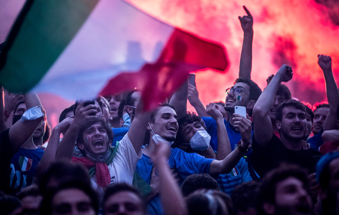 Эмоции итальянских фанатов после победы на Евро-2020