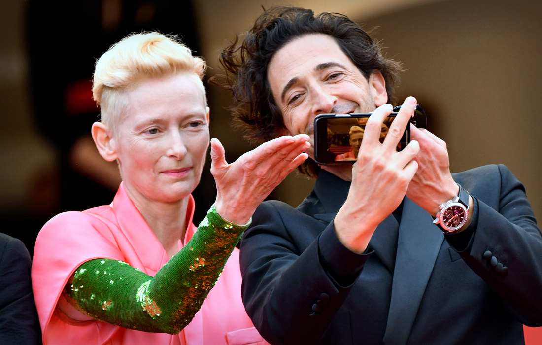 Тильда Суинтон и Эдриен Броуди на премьере фильма "Французский вестник"