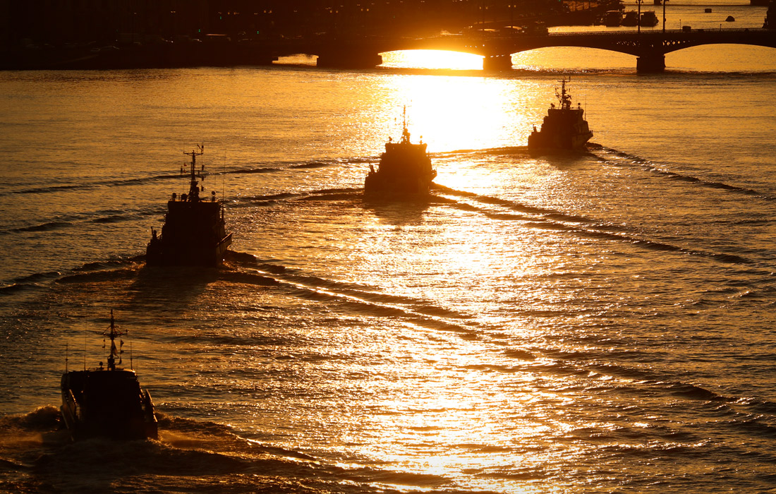 Репетиция главного военно-морского парада прошла в Санкт-Петербурге