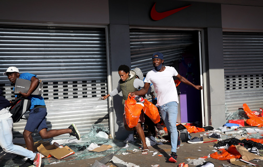 В ЮАР продолжаются беспорядки, вызванные заключением в тюрьму бывшего президента страны Джейкоба Зумы