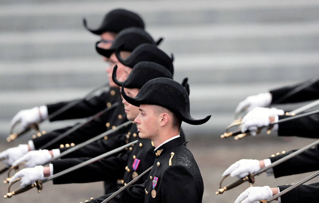 В параде участвовали подразделения основных родов войск, военные музыканты