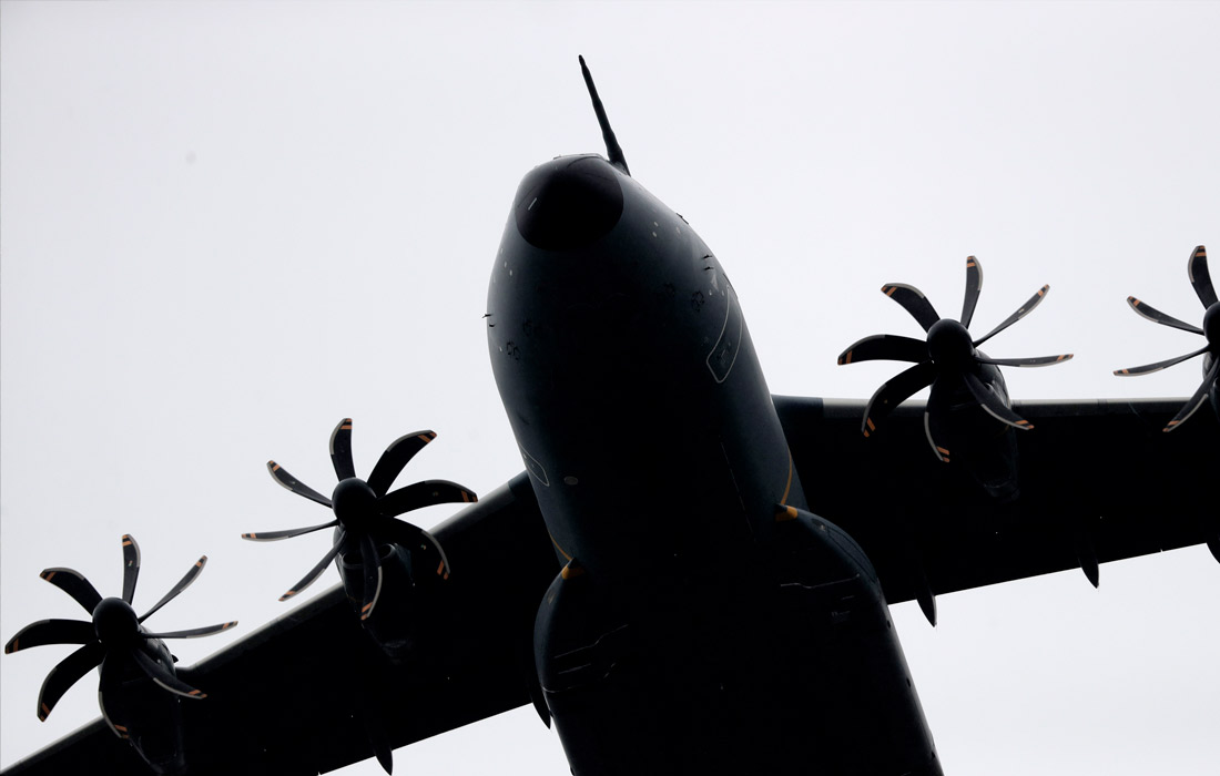 В первой части парада прошла демонстрация авиатехники