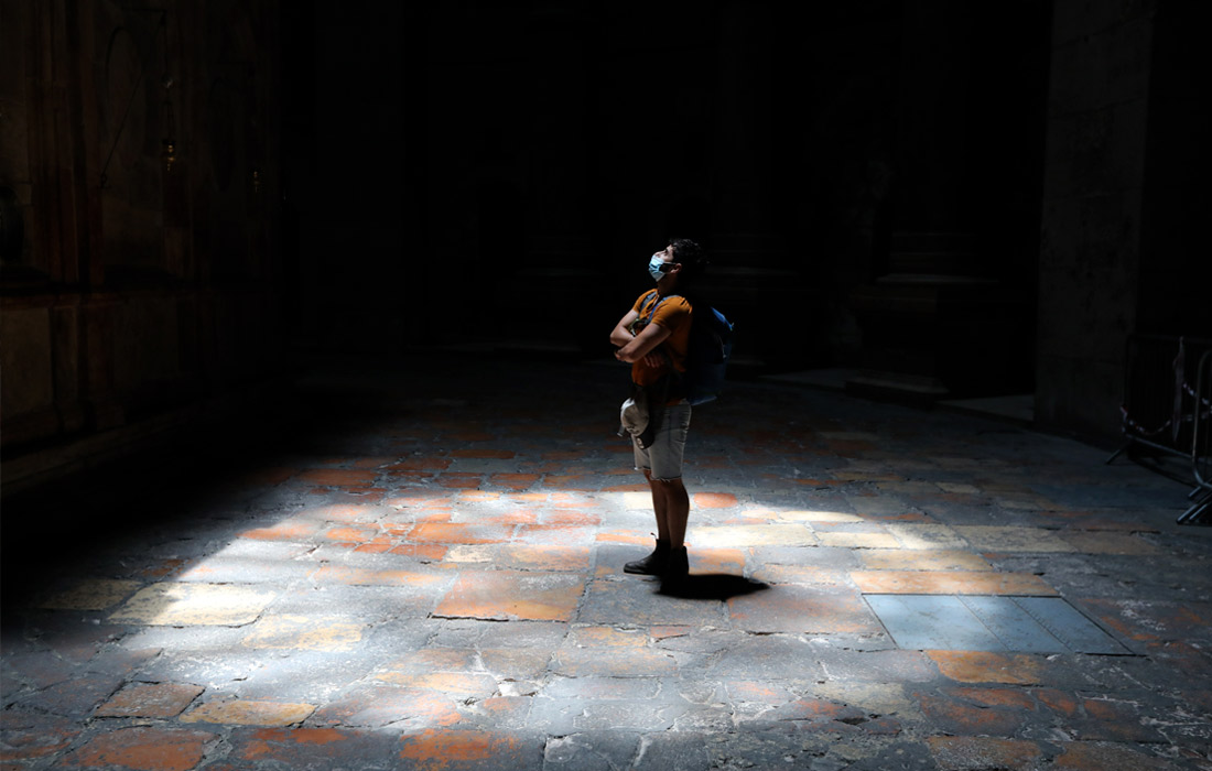 В Израиле вновь ввели обязательное ношение масок в помещениях из-за роста суточного показателя случаев коронавируса COVID-19