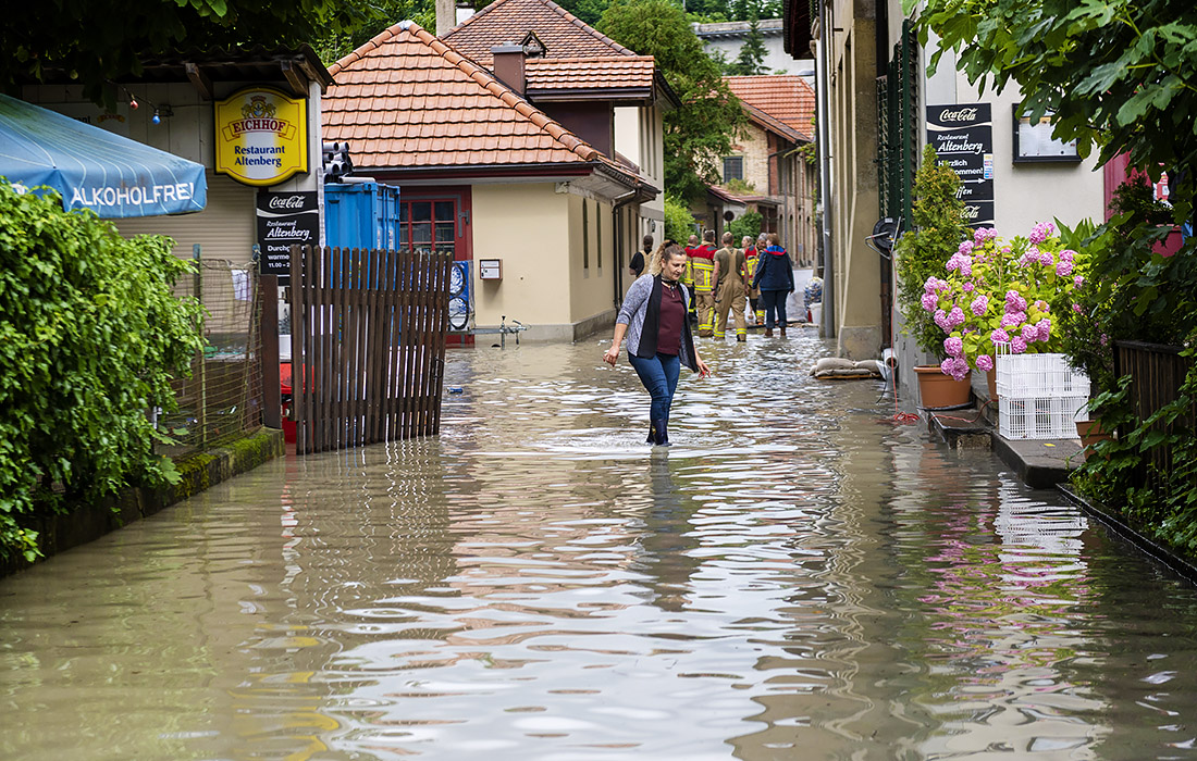 В швейцарском Берне река Ааре вышла из берегов из-за проливных дождей