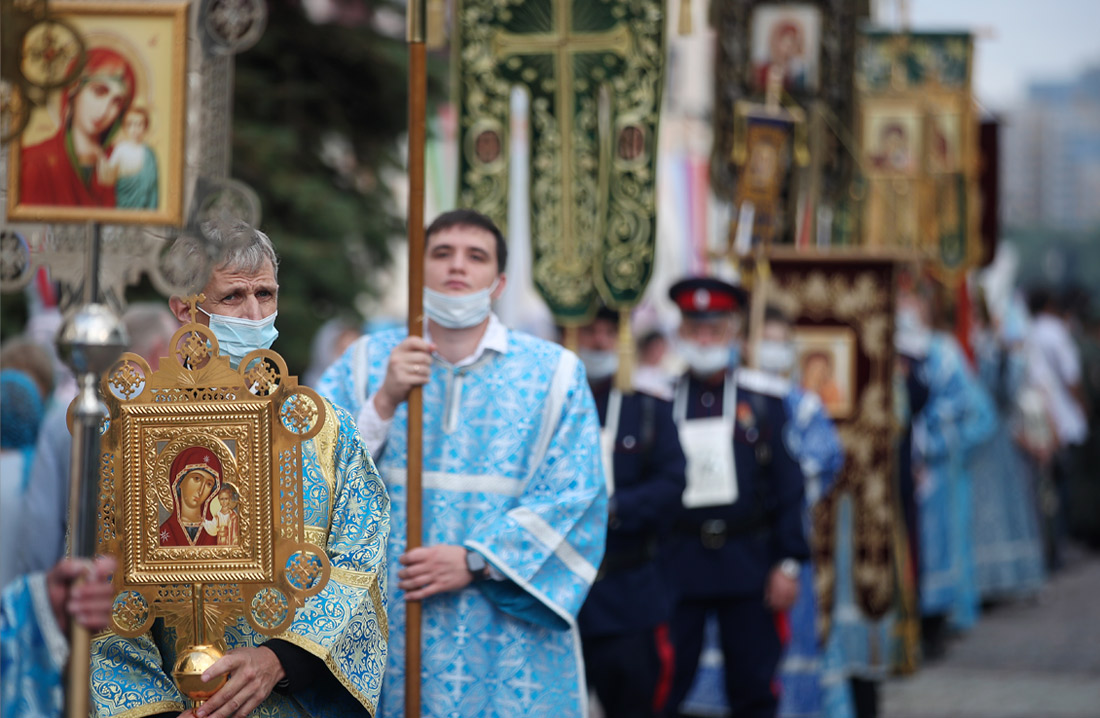 Крестный ход в честь празднования дня Казанской иконы Божьей Матери