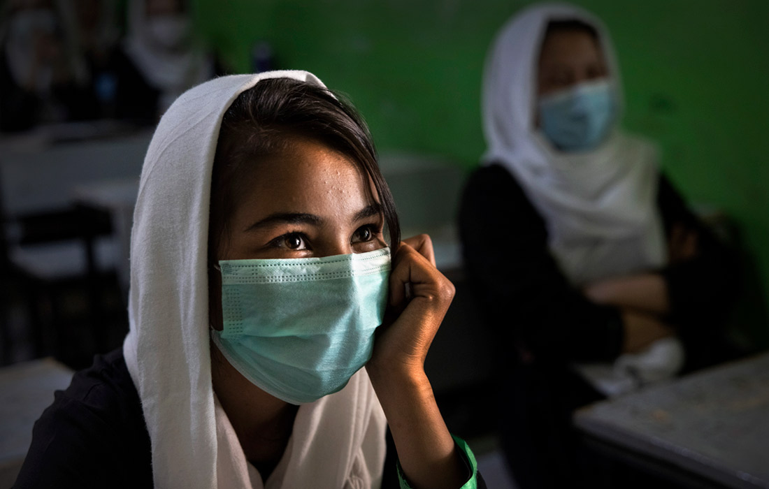 26 июля. Школа для девочек в Кабуле (Афганистан) открылась после почти двухмесячного перерыва.