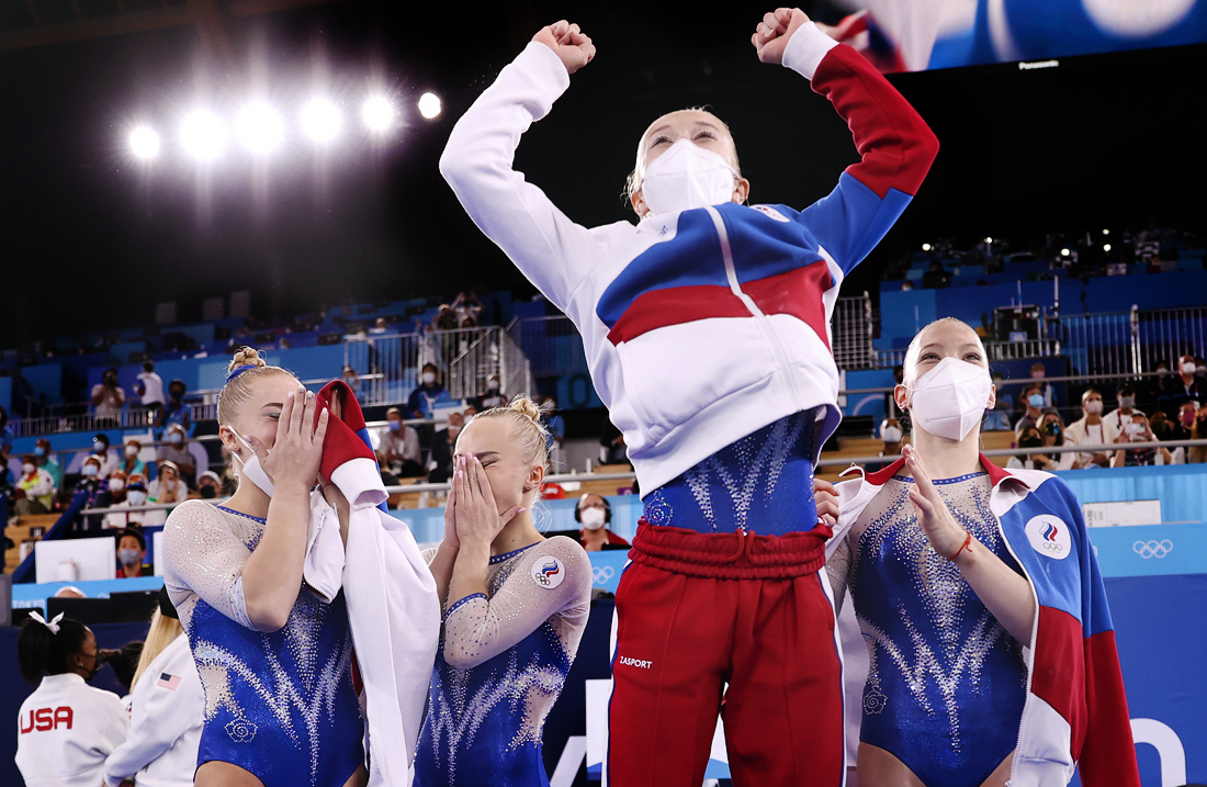 Женская сборная России впервые выиграла золото ОИ в командном многоборье. Команда, в составе которой выступили Ангелина Мельникова, Владислава Уразова, Лилия Ахаимова и Виктория Листунова, набрала 169,28 балла.