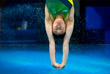 Эстер Цинь (Австралия) в предварительном раунде соревнований по прыжкам в воду с трехметрового трамплина