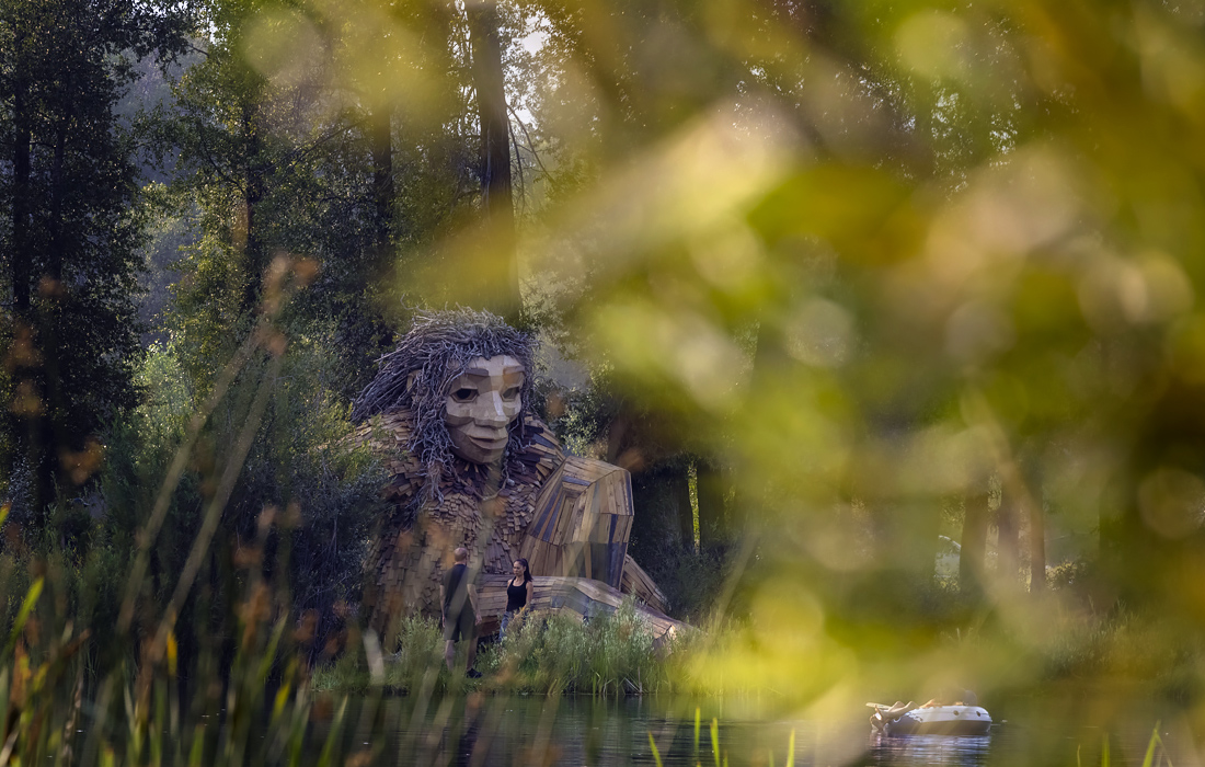 Деревянная скульптура "Мама Мими" в парке Джэксон Хола, США