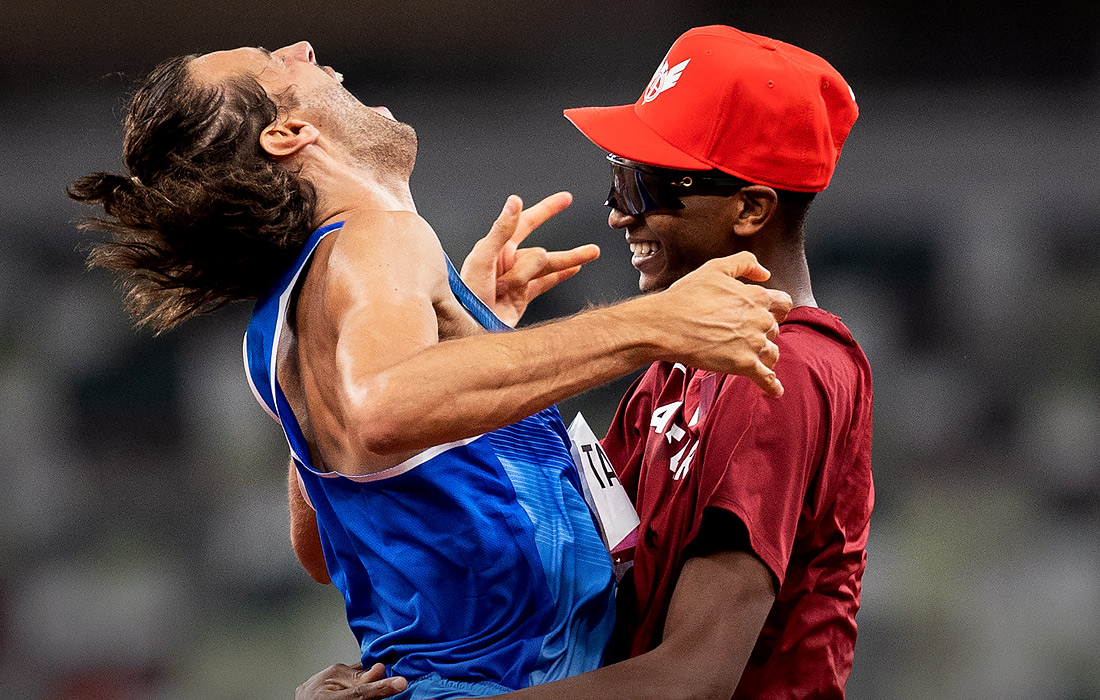 Легкоатлеты из Катара и Италии, разделившие золото в прыжках в высоту