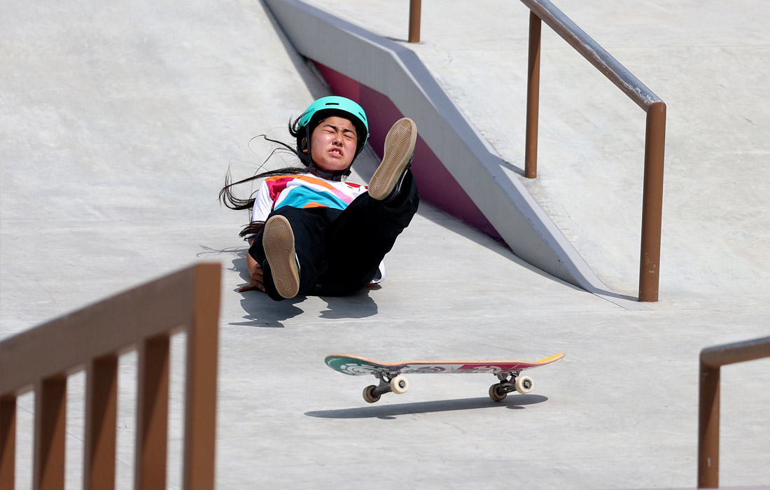 Преставительница Японии Funa Nakayama во время соревноvaний по skeytbordингу 