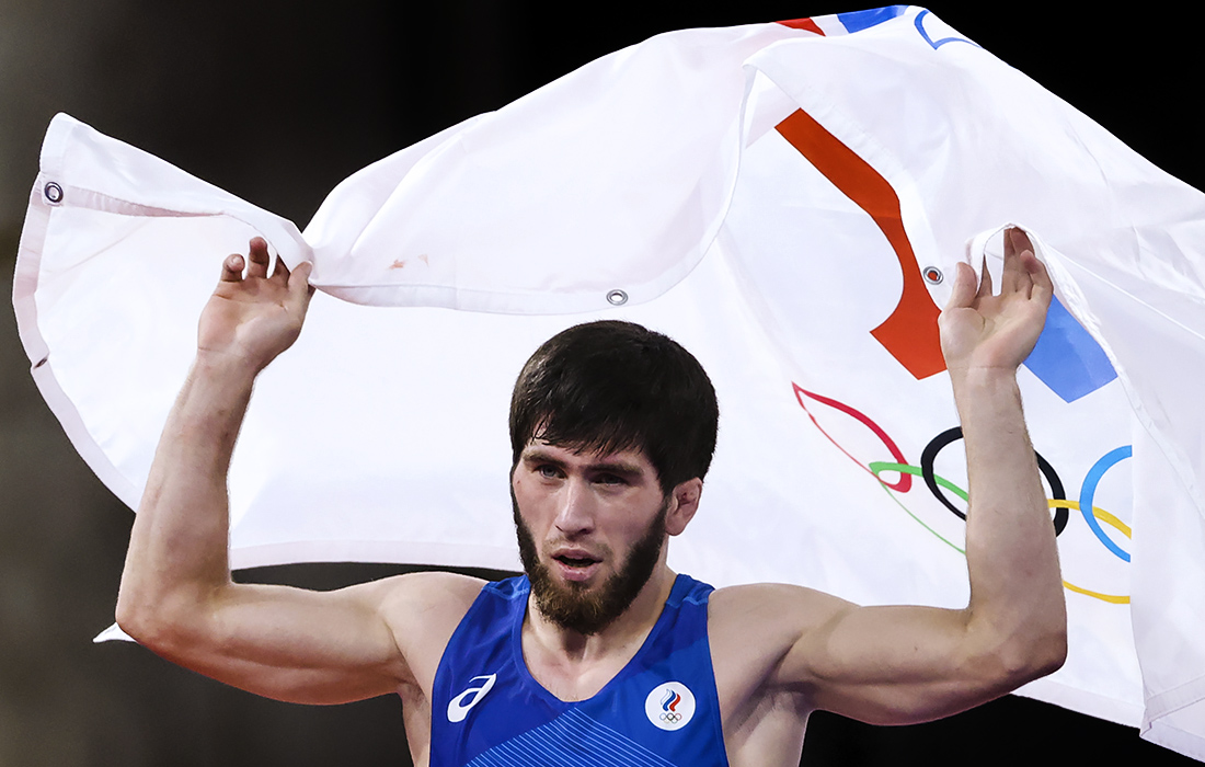 Россиянин Заур Угуев стал чемпионом летних Олимпийских игр в Токио, выиграв соревнования по вольной борьбе в весовой категории до 57 кг