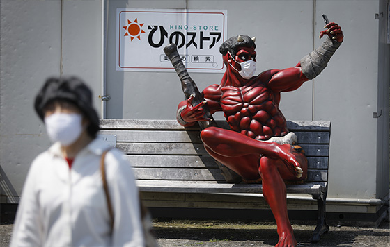 Статуи против COVID-19