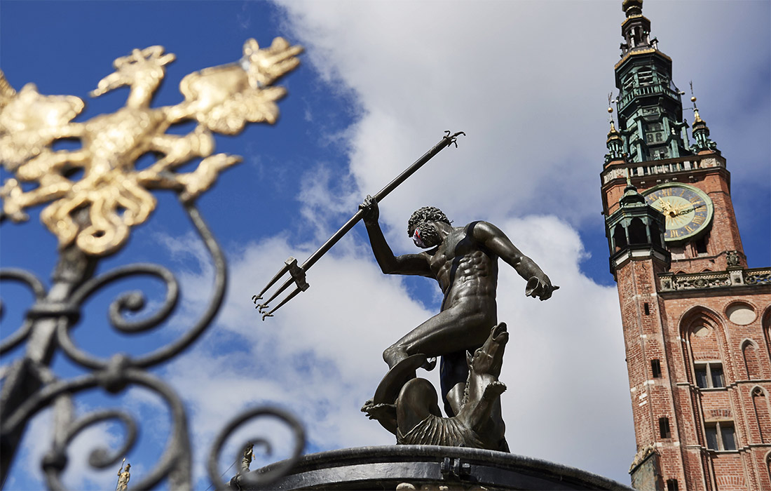 Сам могучий Нептун из Гданьска носит маску. Чего не скажешь, к сожалению, о некоторых пассажирах общественного транспорта.