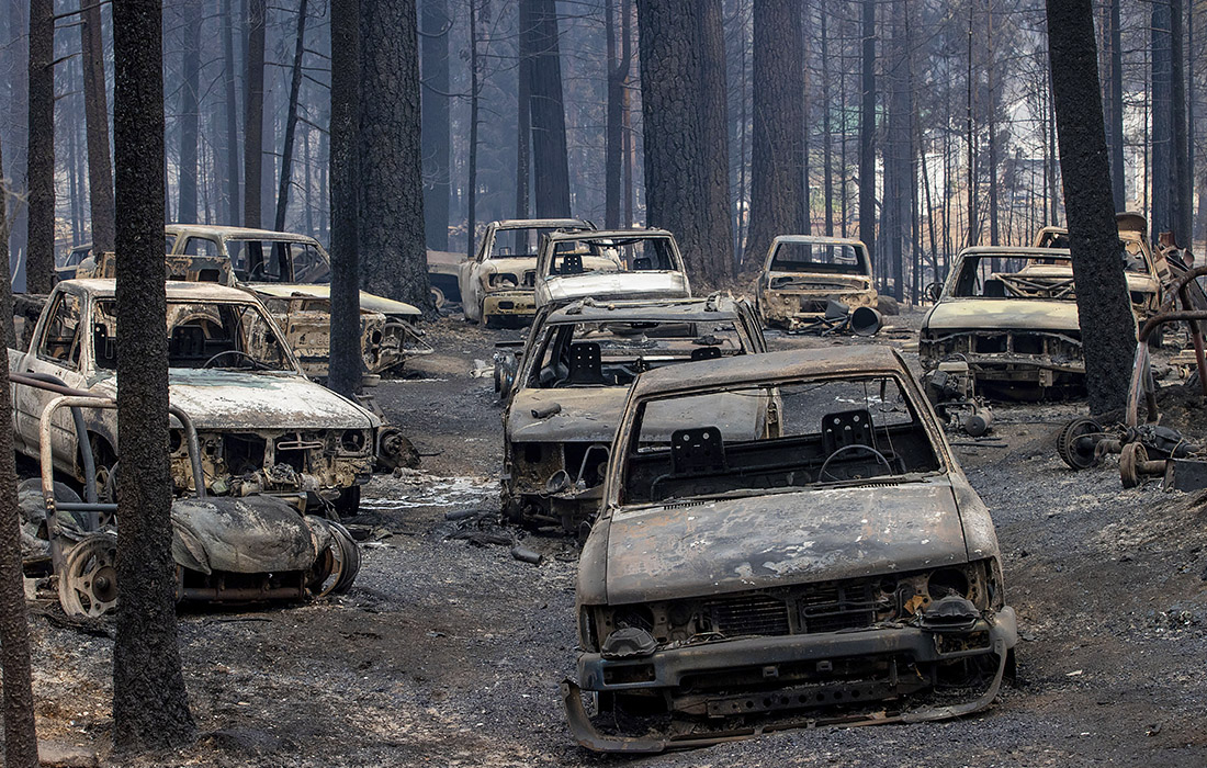 Последствия лесного пожара "Дикси" в Калифорнии