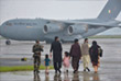 Специальный рейс с пассажирами, эвакуированными из Кабула, на военном аэродроме Хиндан рядом с Нью-Дели