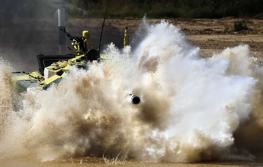 Соревнования "Танковый биатлон" на Армейских международных играх - 2021