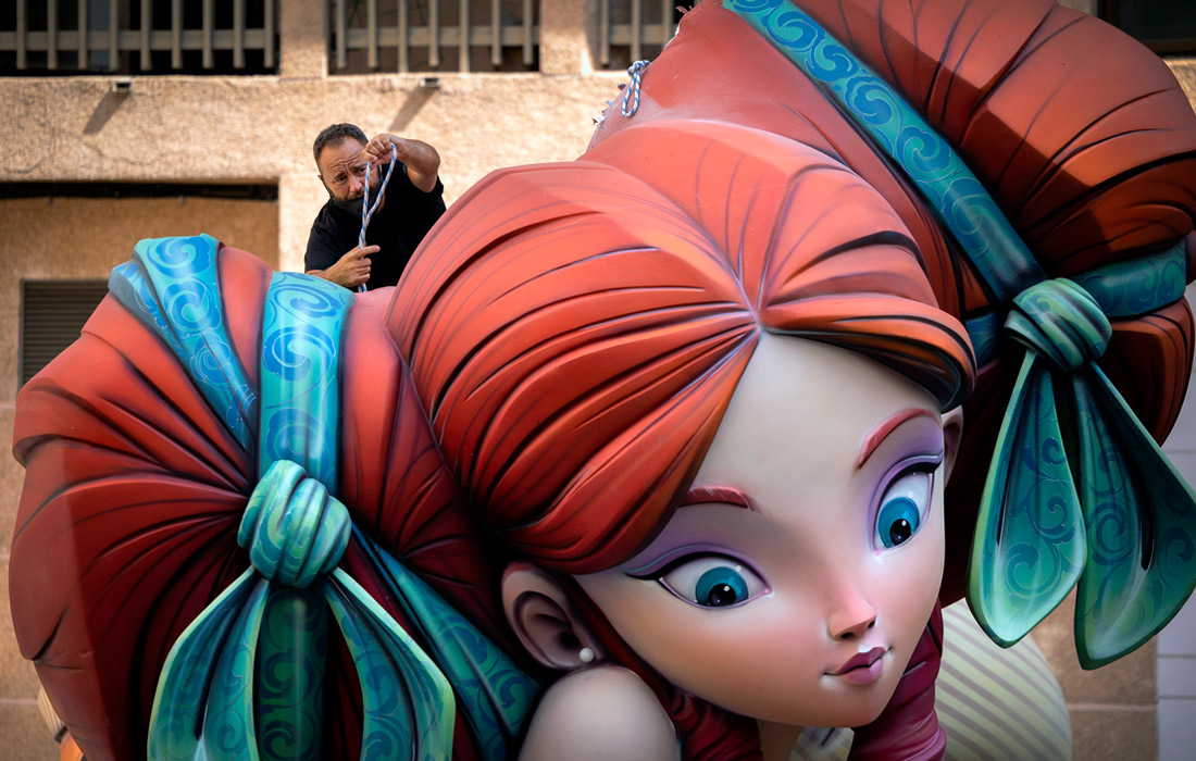 В Валенсии проходит подготовка к фестивалю огня "Лас Фальяс", перенесенному с марта на начало сентября