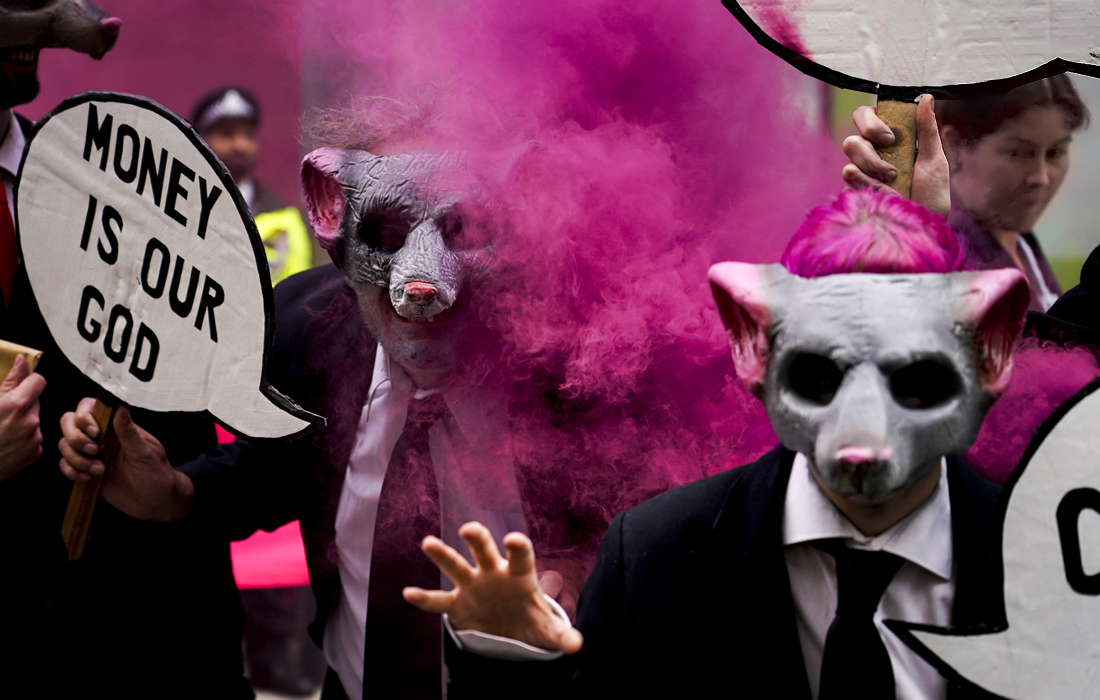 Активисты Extinction Rebellion провели акцию против использования ископаемого топлива в Лондоне