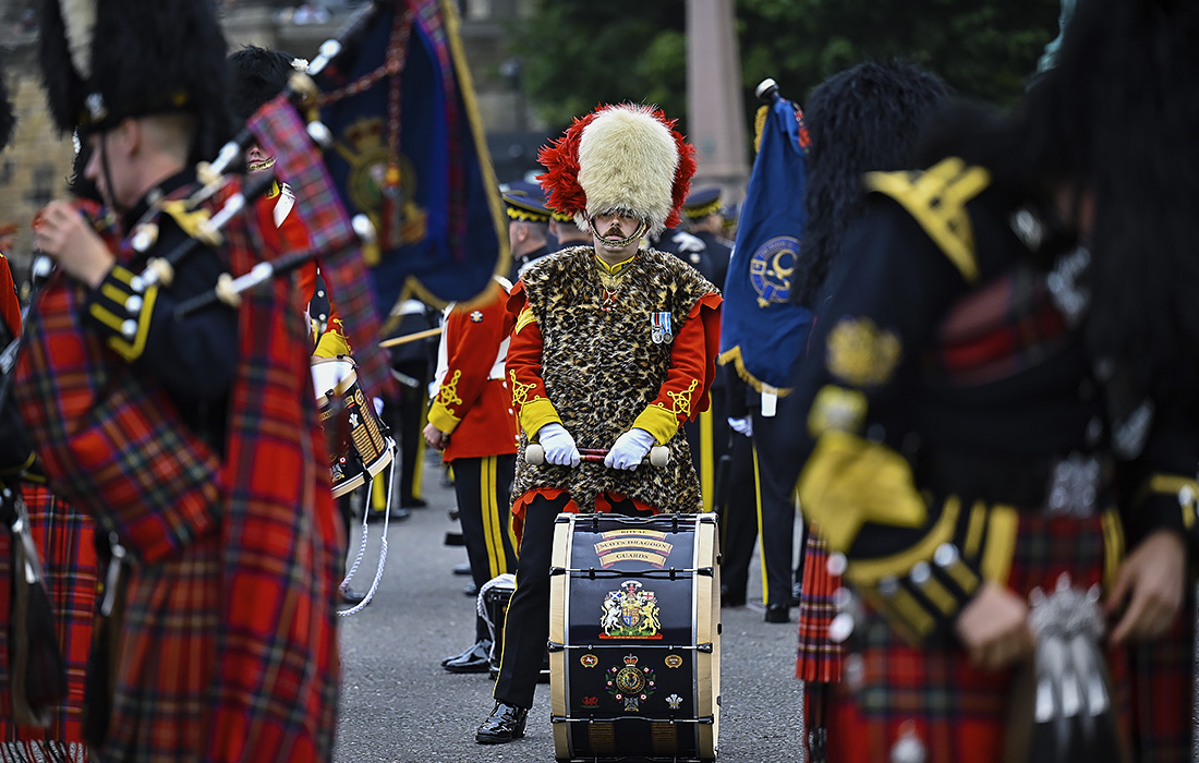 Королевские шотландские драгунские гвардейцы отмечают 50-летие в Эдинбурге