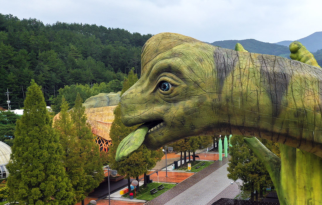 Южная Корея готовится к Всемирной выставке динозавров "Кённам-Косон", которая пройдет с 1 октября по 7 ноября в районе туристического курорта Дангханпо