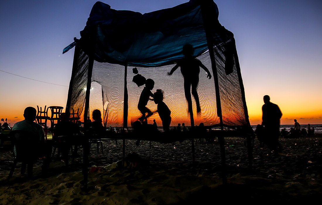 Закат на пляже в Газе