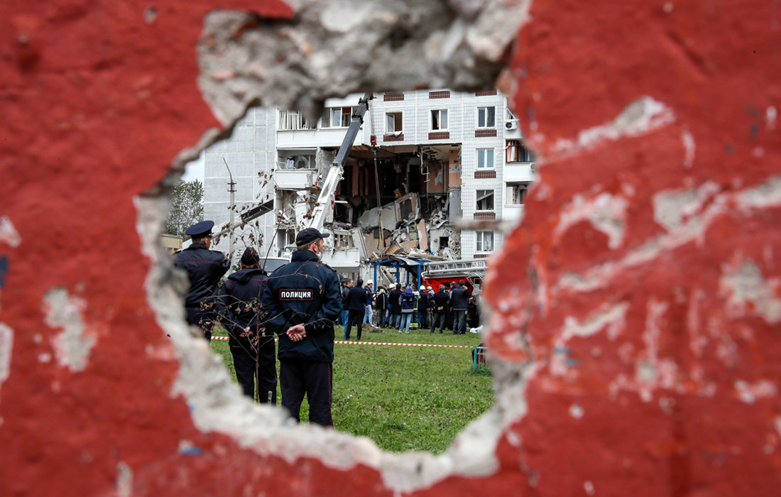 В среду утром в панельной девятиэтажке в Ногинске произошел взрыв газа. В результате происшествия два человека погибли, 17 пострадали.