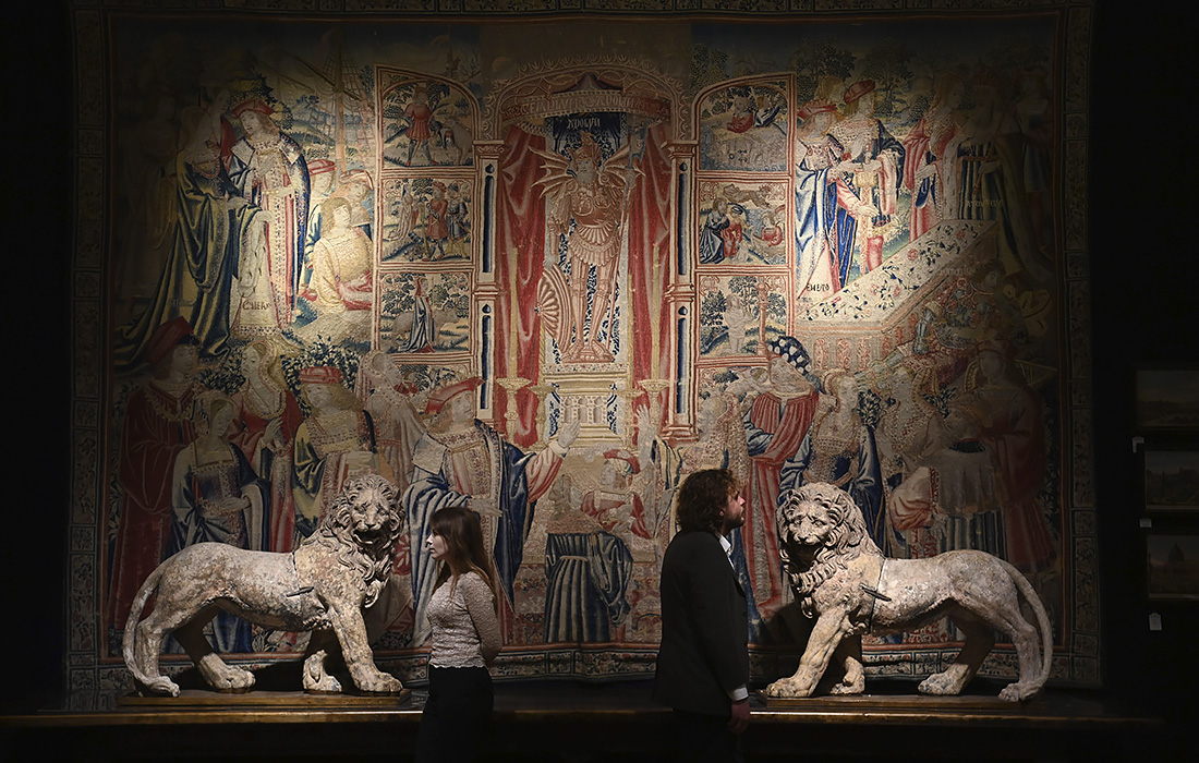 Британский аукционый дом "Бонхамс" готовится к продаже коллекции мебели и текстиля леди Хемлин