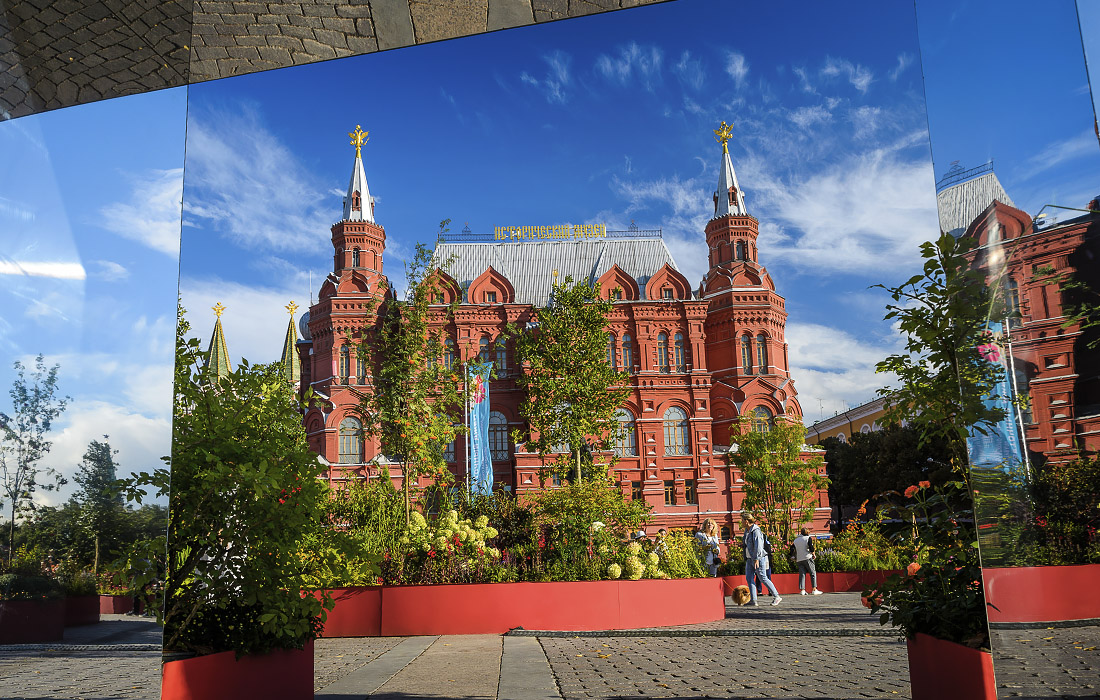 Трехметровые букеты из живых цветов появятся в Москве в День города