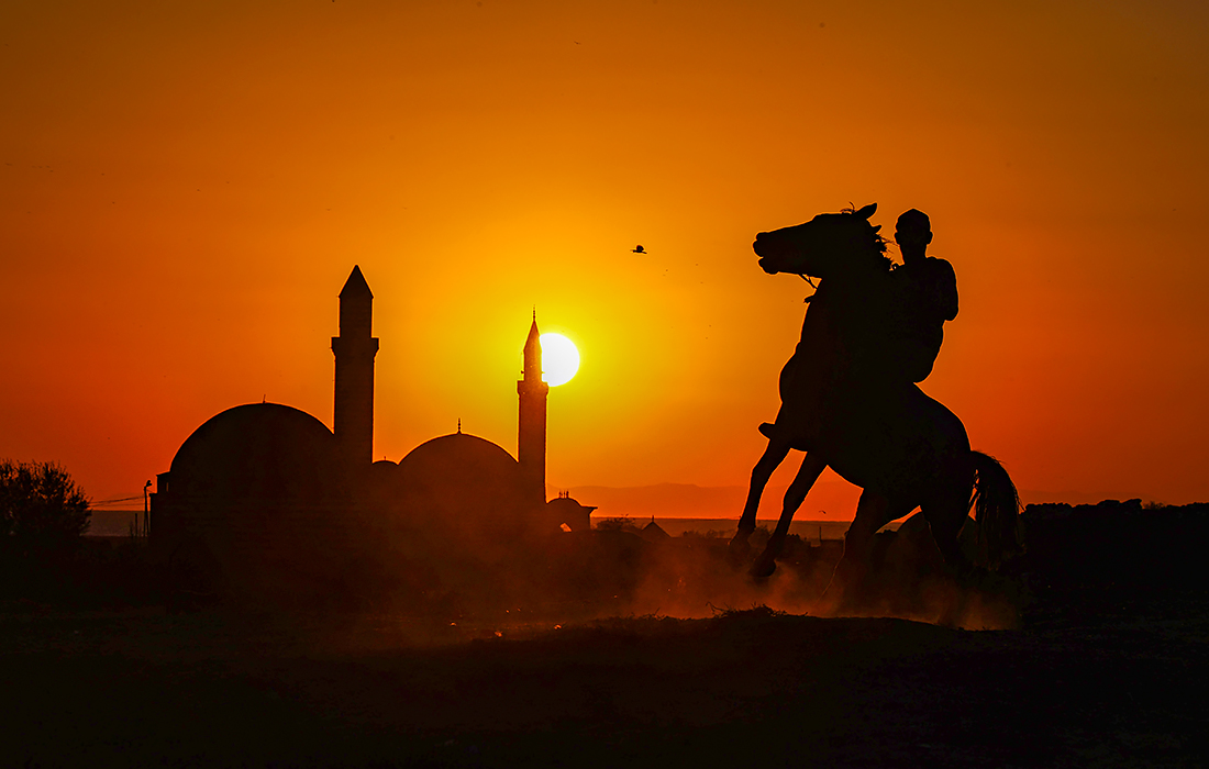 Закат в турецком городе Ван