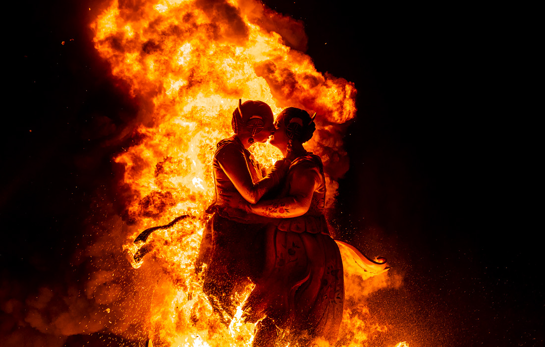 Фестиваль огня "Лас Фальяс" в Валенсии