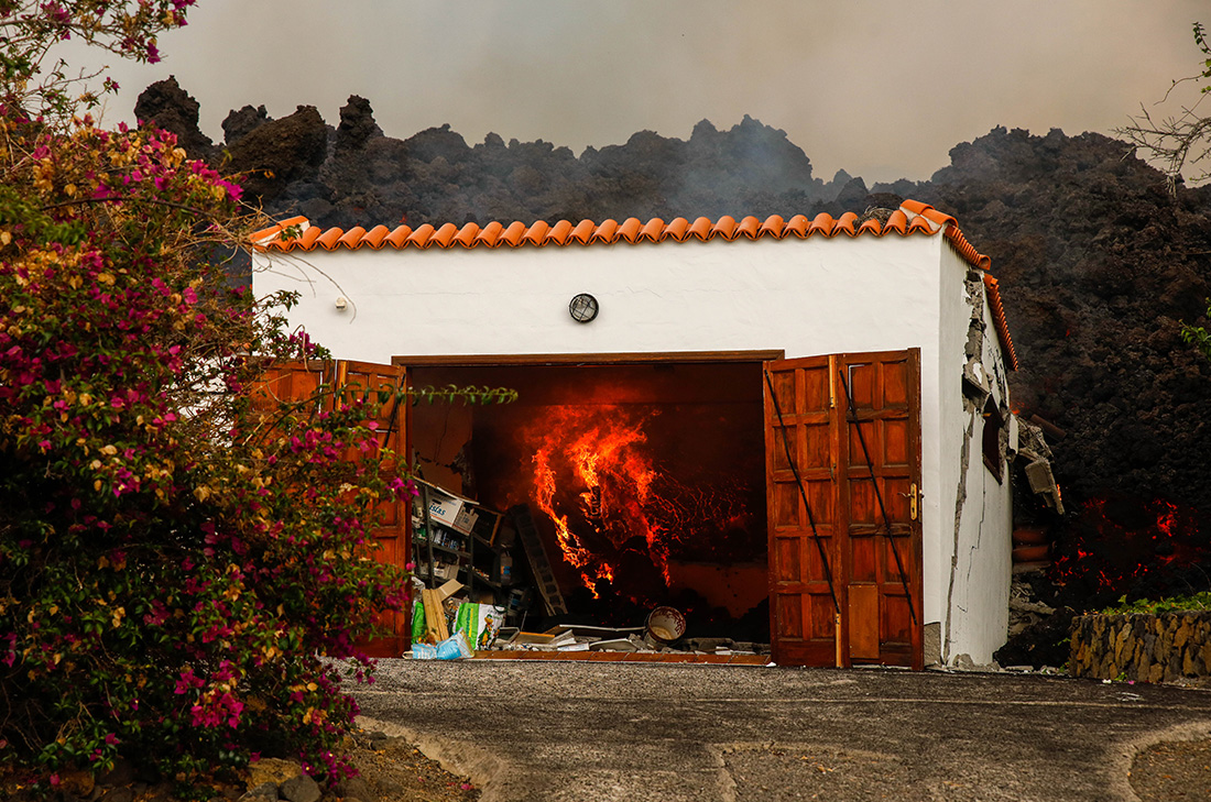 Эксперты считают, что извержение может длиться несколько недель или даже месяцев