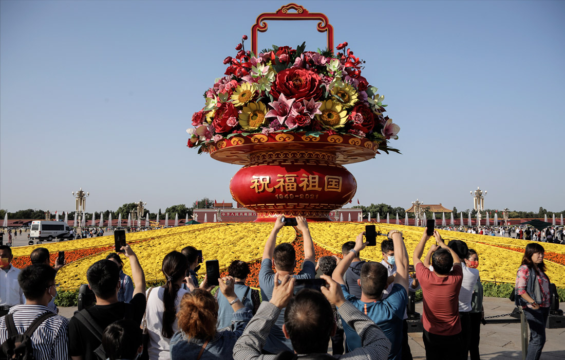 Подготовка к Национальному дню Китая на площади Тяньаньмэнь в Пекине