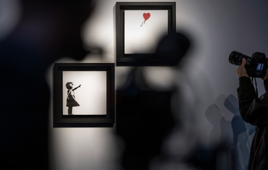 Работа Бэнкси "Девочка с воздушным шаром" будет выставлена на продажу в аукционном доме Christie's