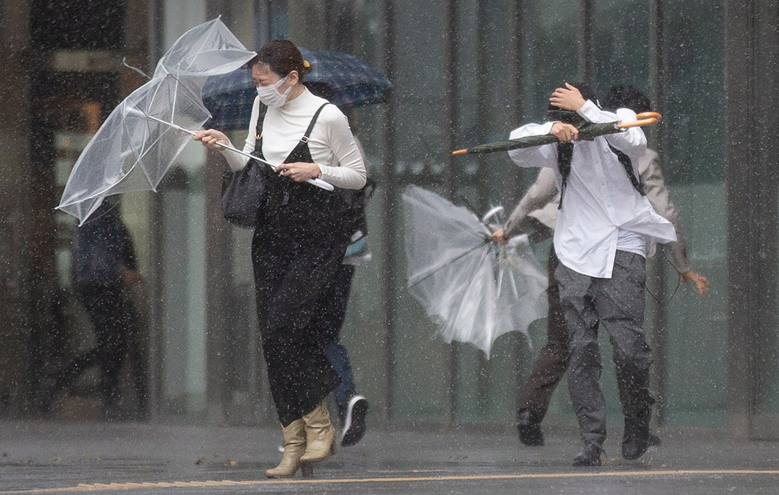 Тайфун "Миндул" обрушился на побережье Японии