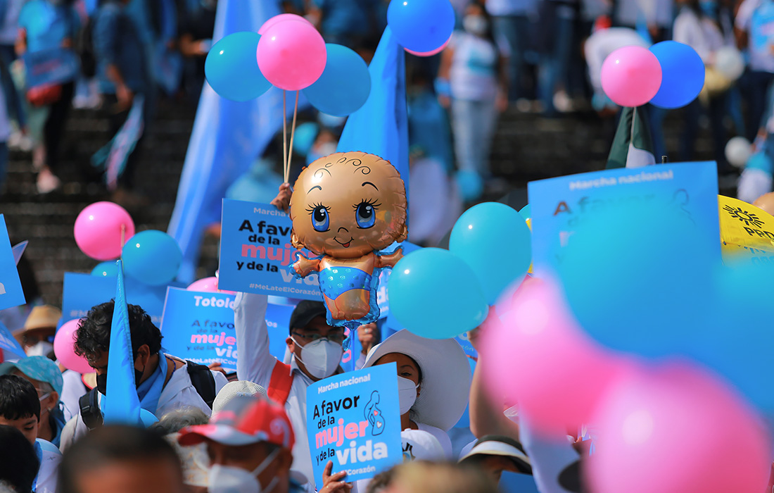 В Мехико тысячи мексиканцев вышли на акцию против абортов