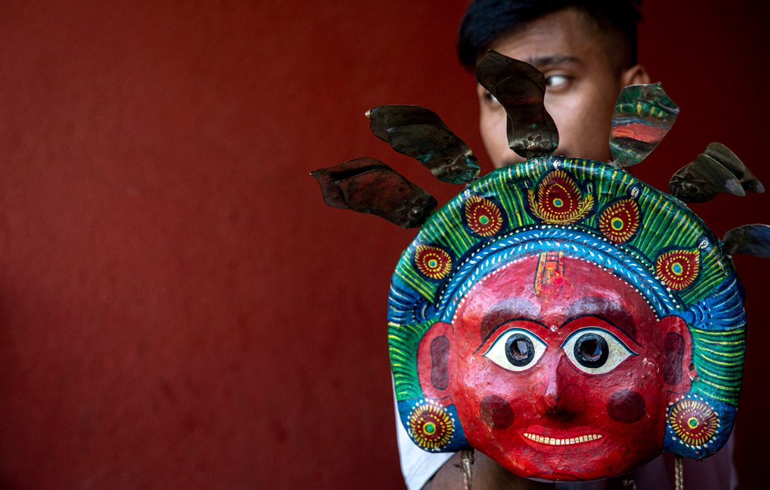 Неварские общины в Непале отмечают фестиваль Сикаали, который знаменует победу богов и богинь над демонами