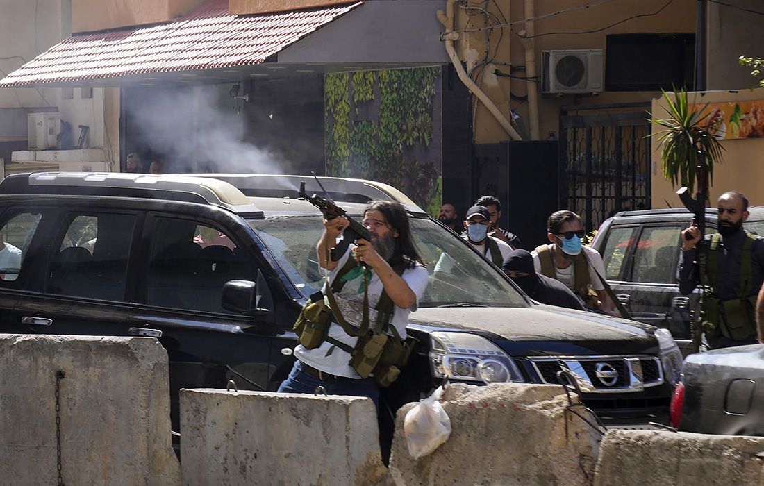 Не менее шести человек стали жертвами столкновений, которые вспыхнули в Бейруте в результате акции протеста, организованной шиитской группировкой "Хезболла" и ее союзниками у здания Дворца правосудия