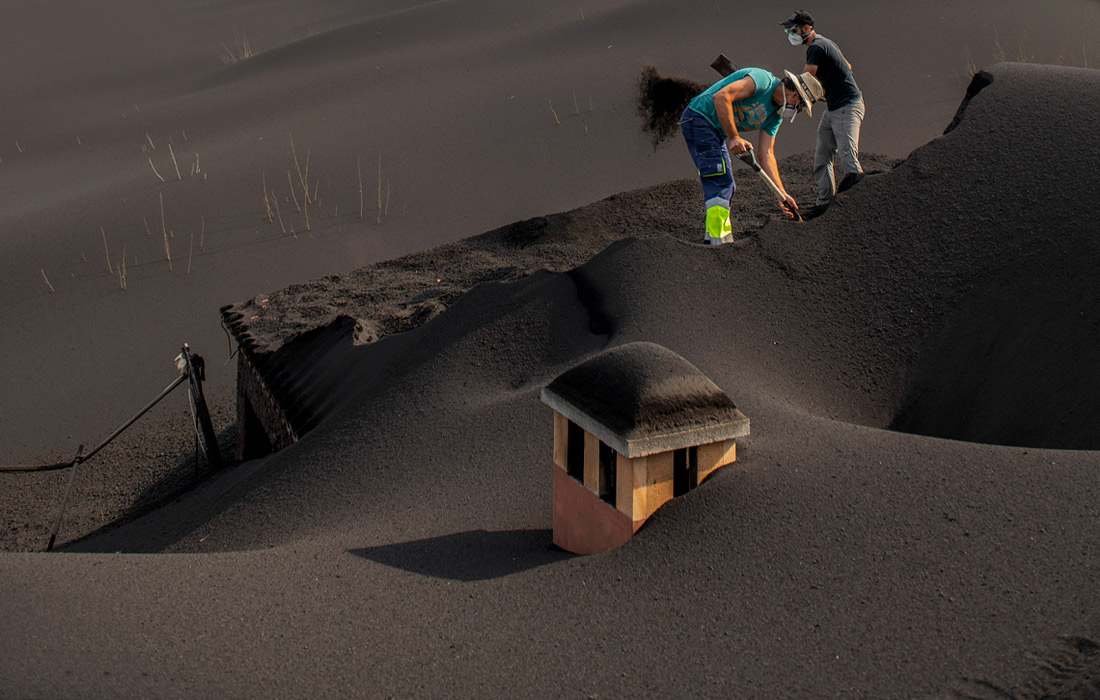 Вулканический пепел покрыл остров Пальма. Извержение вулкана Кумбре-Вьеха продолжается, лава покрыла около 674 гектаров земли и уничтожила более 800 домов.