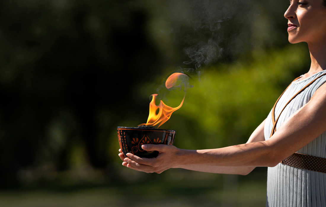 В Древней Олимпии прошла церемония зажжения огня зимней Олимпиады 2022 года в Пекине