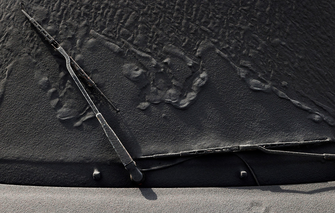 Территория вокруг вулкана Кумбре-Вьеха на испанском острове Пальма покрыта слоем пепла